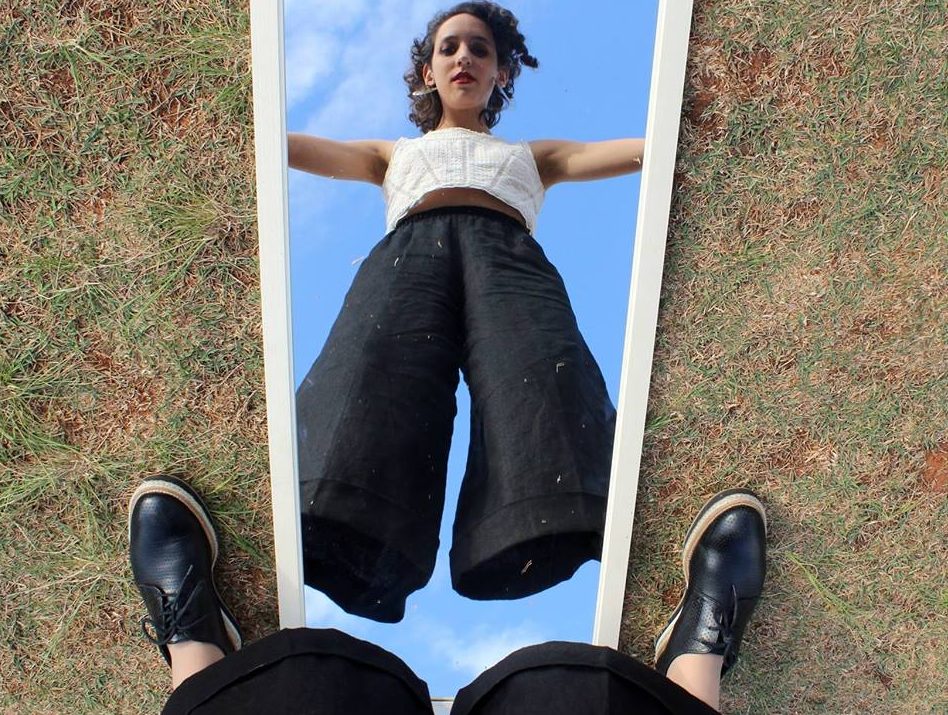 Café das Cinco traz Marina Melo ao palco do Mirante das Artes, neste domingo (7)