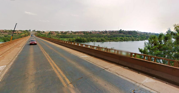 Caminhão bate em moto e duas pessoas morrem em Igaraçu