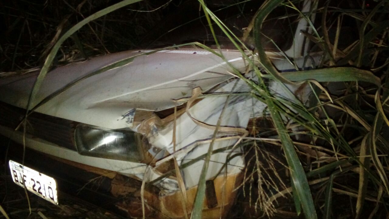 Polícia Militar recupera carro furtado após perseguição na SP-255