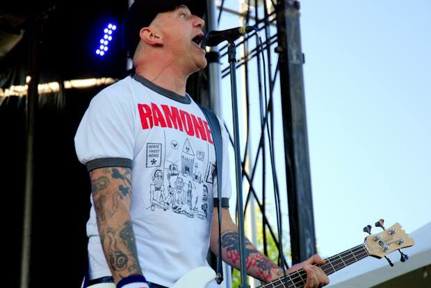 Bauru receberá show do lendário baixista CJ Ramone em novembro