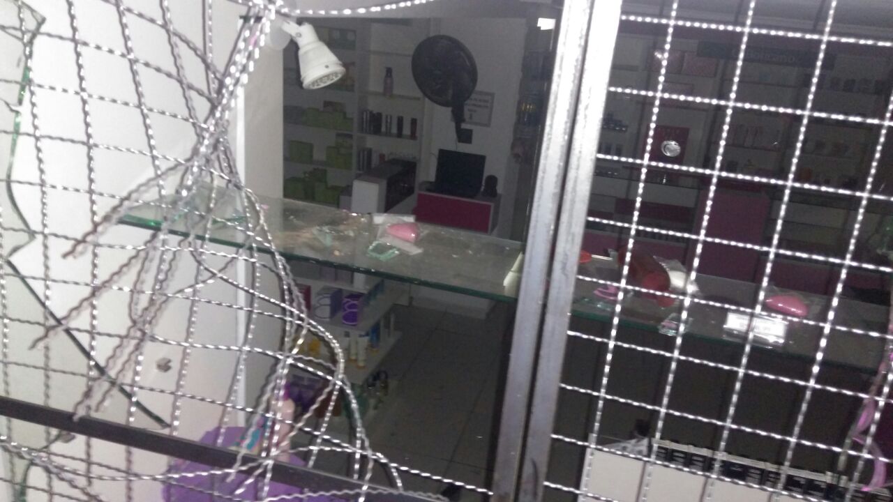 Homem é preso em flagrante furtando loja de cosméticos