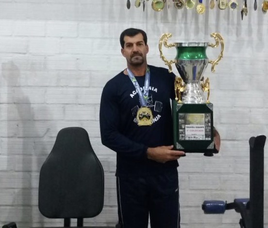 Atleta botucatuense é campeão brasileiro de Powerlifting