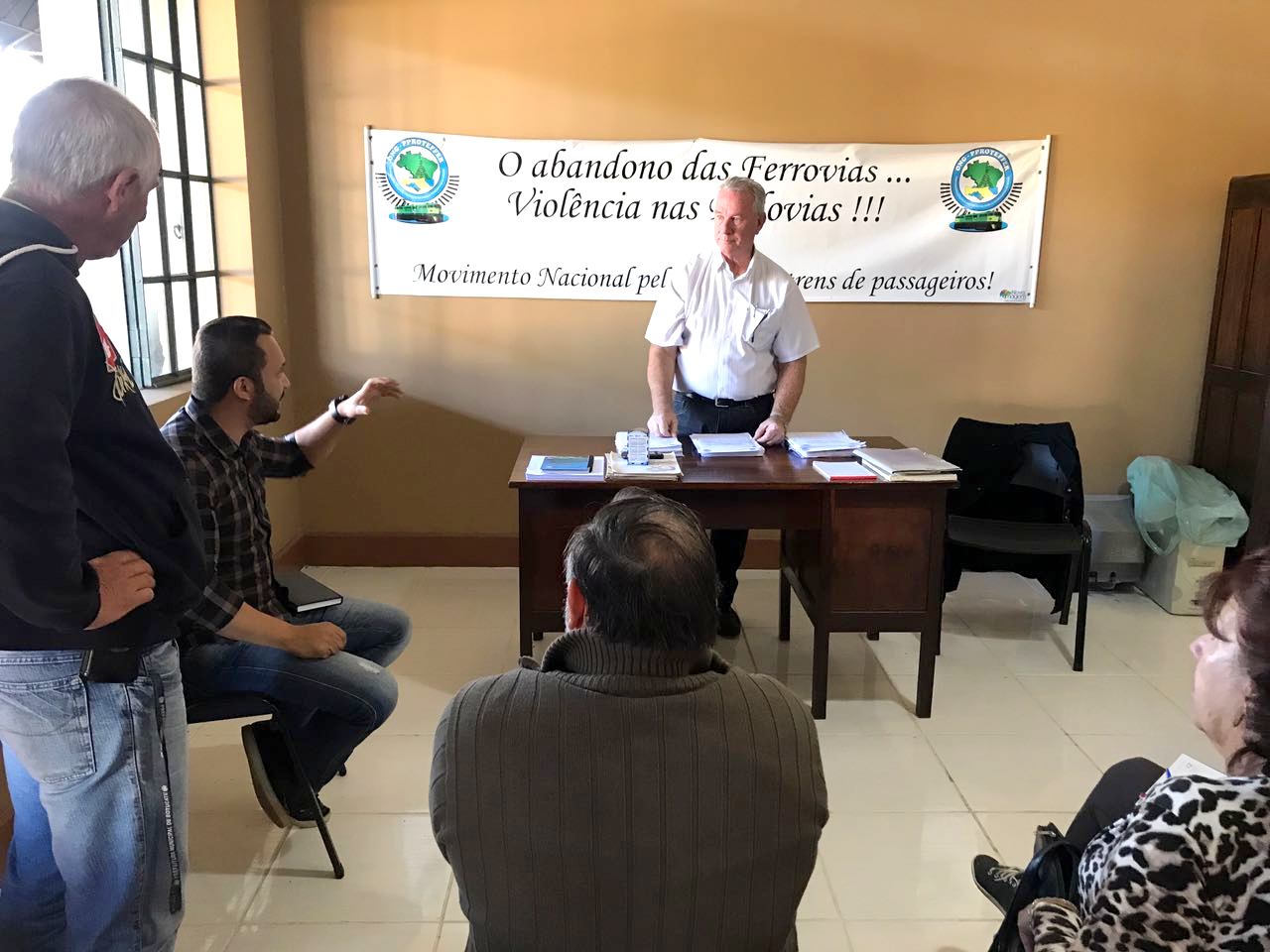 Paulo Renato participa de encontro com ONG para tratar de cessão de vagões abandonados