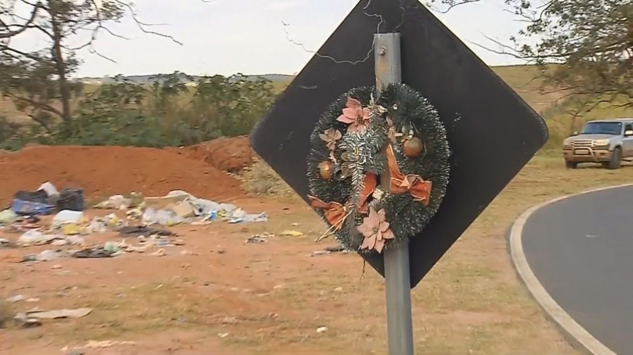 Acostamento de estrada em Botucatu vira lixão e preocupa moradores