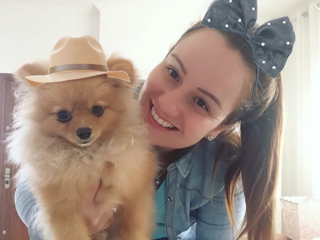 Fernanda Mello atualmente é referência de babá animal em Botucatu e região Fernanda Mello atualmente é referência de babá animal em Botucatu e região