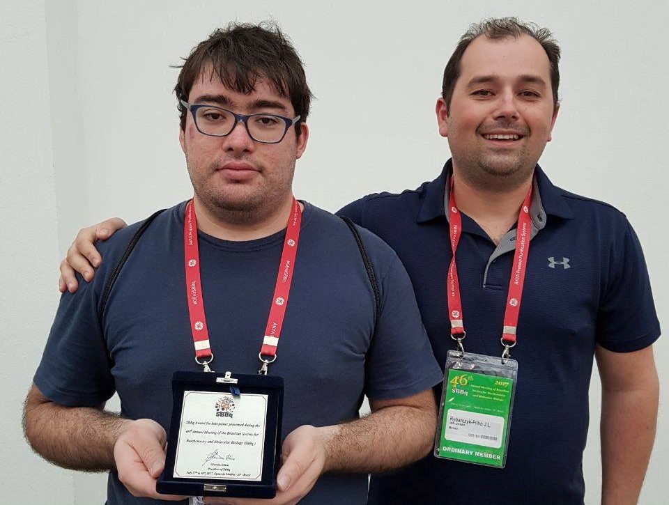Aluno da Unesp de Botucatu é premiado por analisar efeitos de drogas contra o câncer Aluno da Unesp de Botucatu é premiado por analisar efeitos de drogas contra o câncer