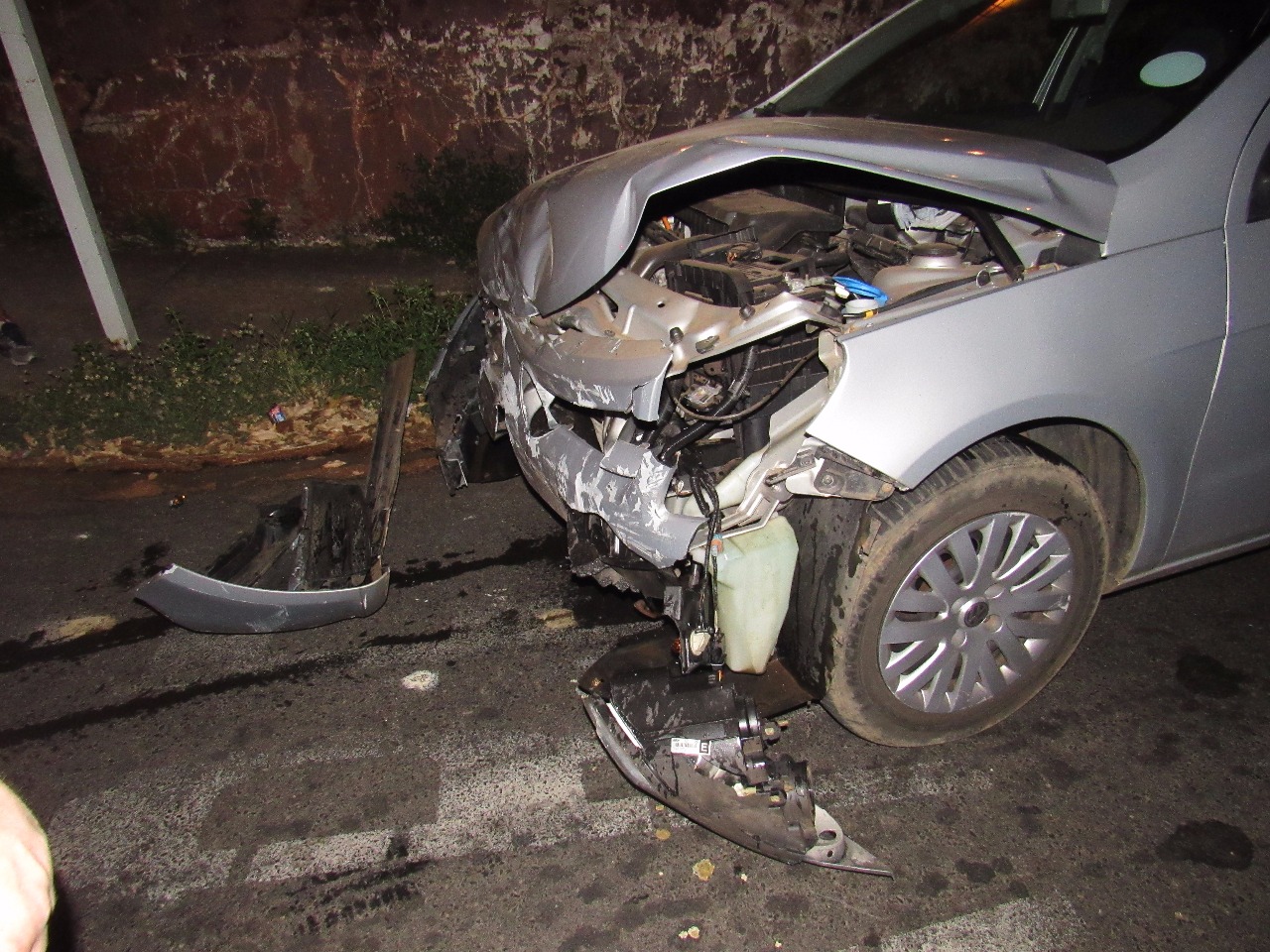 Acidente com dois carros perto do Asilo em Botucatu deixa mulher ferida