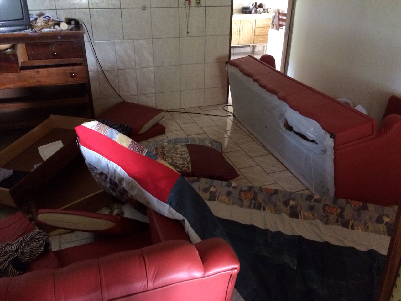 Bandidos ‘limpam’ sítio em Conchas durante furto