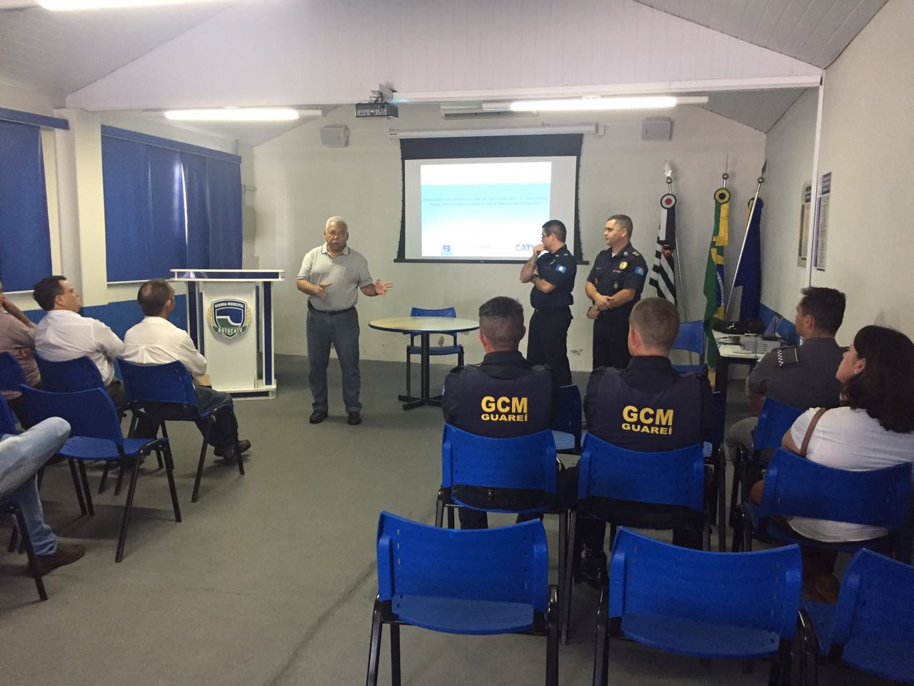 GCM de Botucatu recebe visita de comissão do município de Guareí