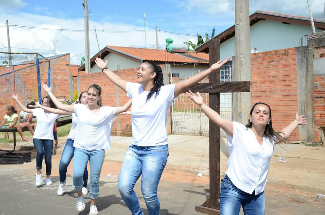 Voluntários na luta contra as drogas desenvolvem ações em bairro de Botucatu