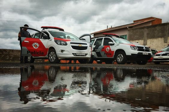 Polícia Militar flagra homem vendendo drogas em bar na Vila Ferroviária
