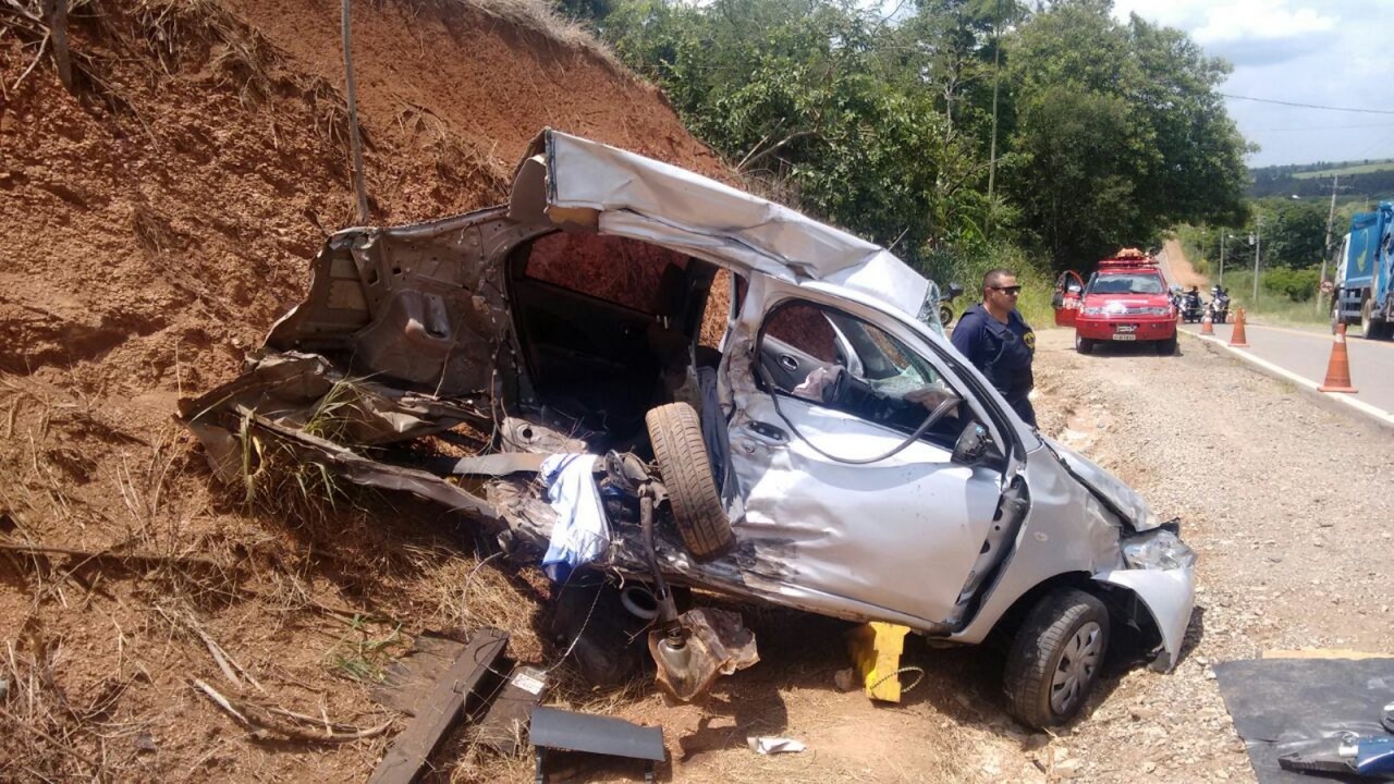 Bandidos roubam carro em Botucatu, mas um deles morre em acidente após perseguição policial