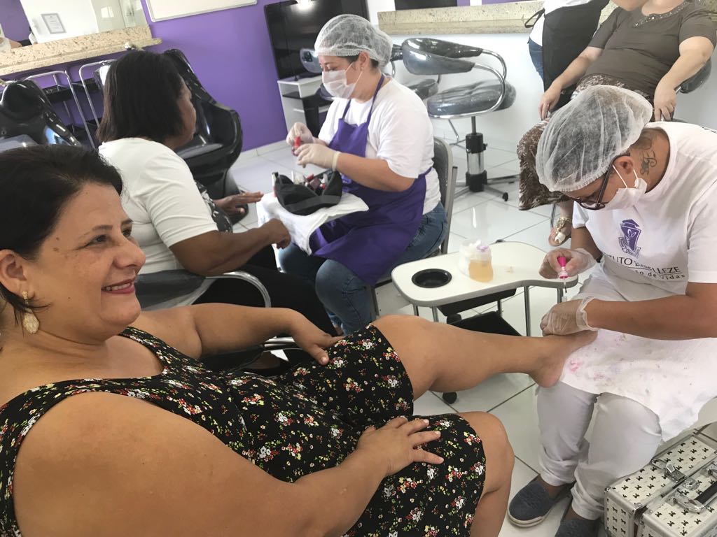 Embelleze oferece Dia da Beleza a mulheres em tratamento de câncer