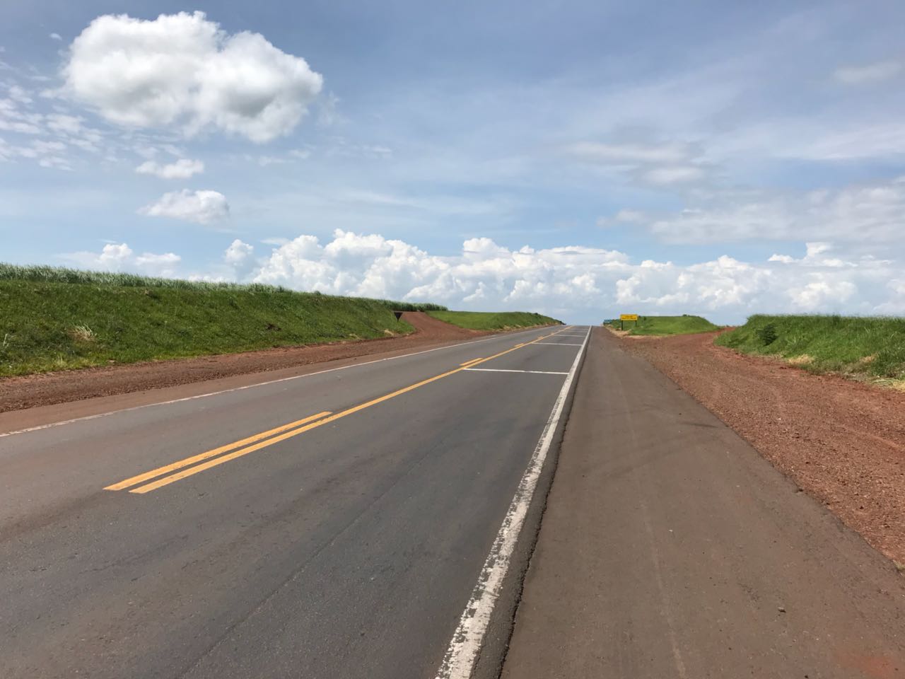 Polícia encontra corpo de mulher na SP-255 em São Manuel