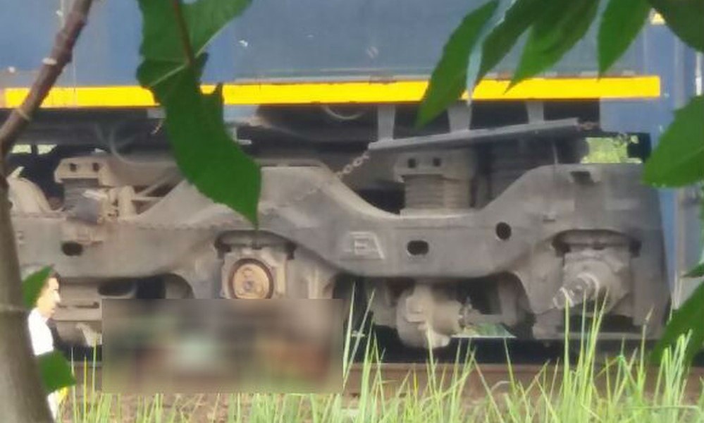 Homem é resgatado pelos bombeiros após ser atropelado por trem em Dois Córregos