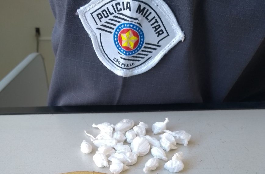 Polícia Militar aborda usuário e prende traficante que vendeu a droga no Jardim Brasil