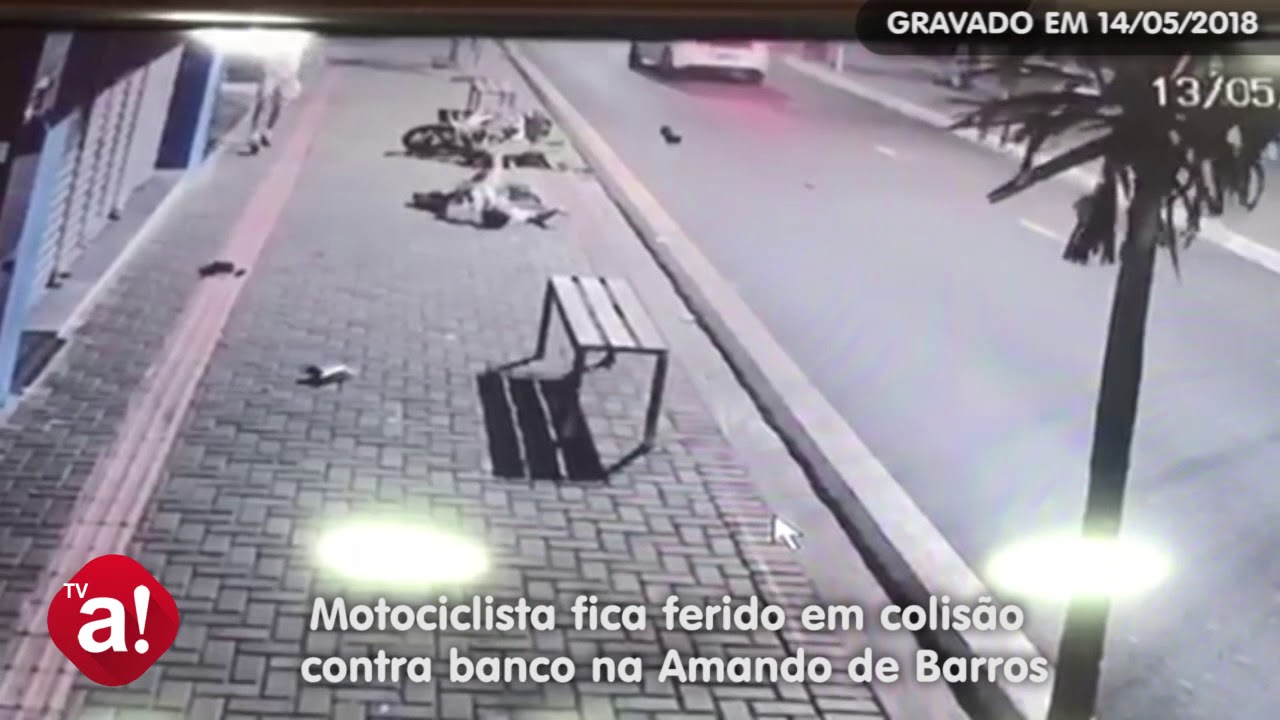 Câmera flagra violento acidente com moto na Rua Amando; veja imagens