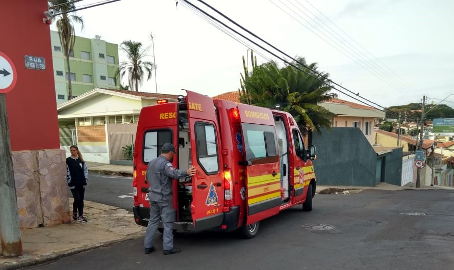 Duas pessoas ficam feridas em acidente envolvendo carro e moto em Botucatu