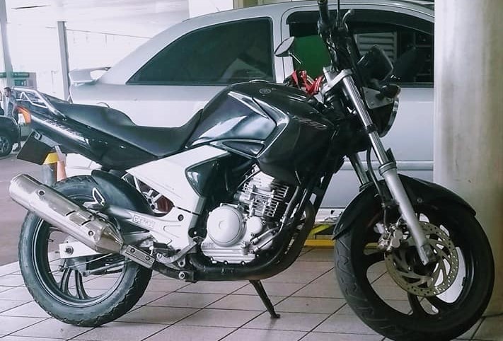 Jovem procura moto que foi furtada no centro de Botucatu