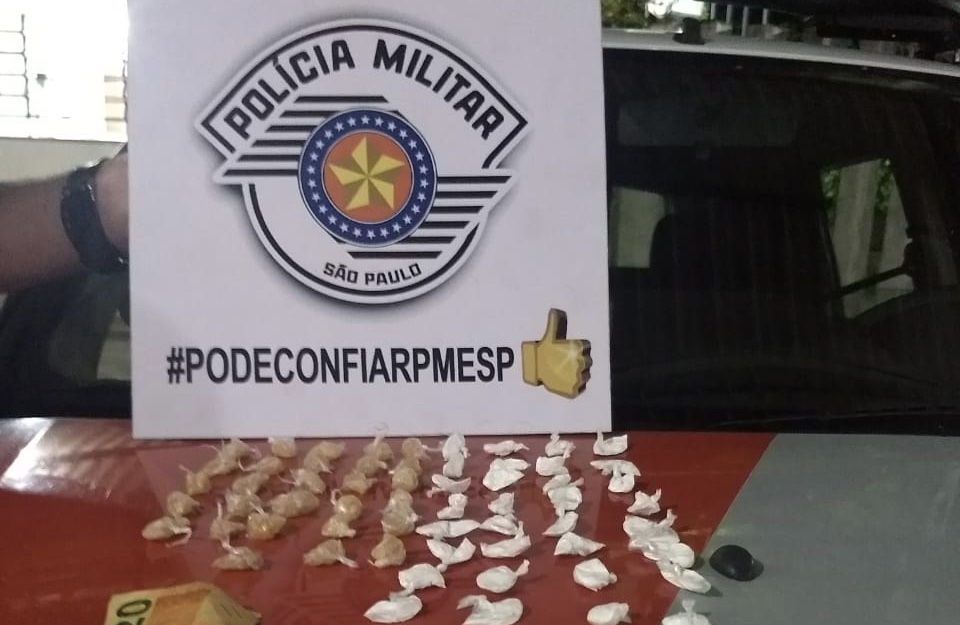 Homem tenta oferecer dinheiro para fugir do flagrante de tráfico no Jardim Brasil