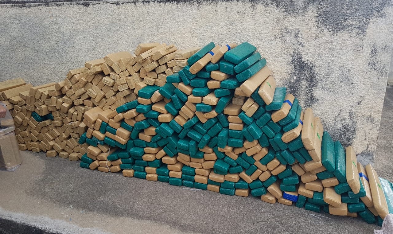 Polícia Rodoviária apreende mais de meia tonelada de maconha na Castelo Branco Polícia Rodoviária apreende mais de meia tonelada de maconha na Castelo Branco