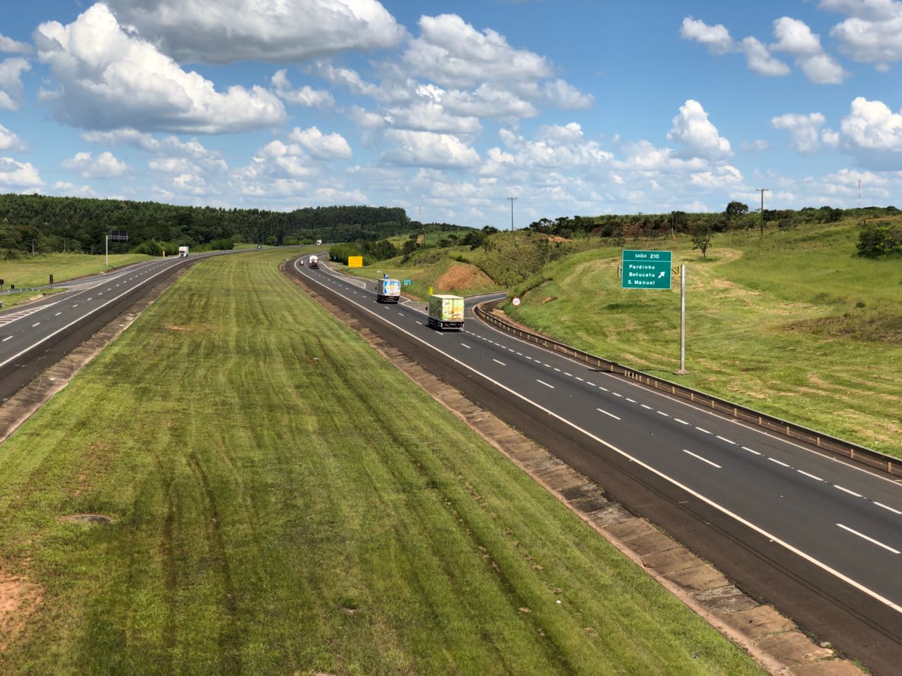 Rodovias paulistas terão alerta de chuvas e raios