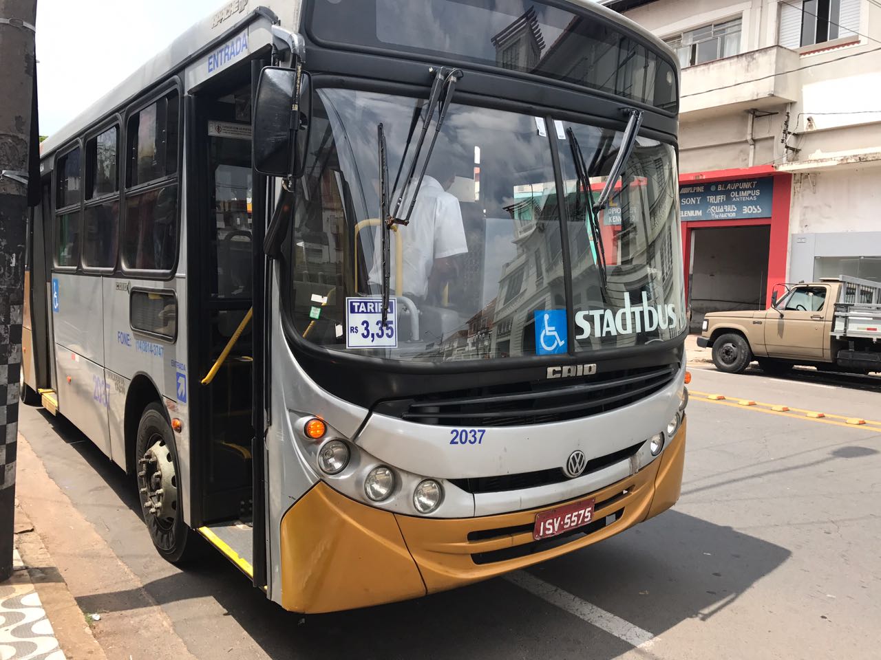 Ônibus de empresa do transporte público de Botucatu são apreendidos pela justiça; serviço está mantido