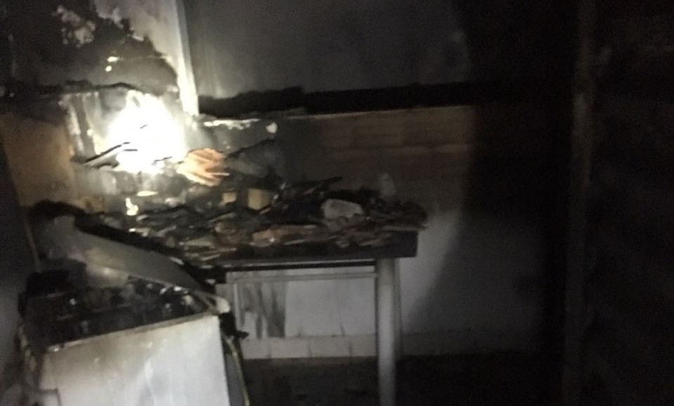 Homem é socorrido inconsciente após incêndio no Jardim Palos Verdes