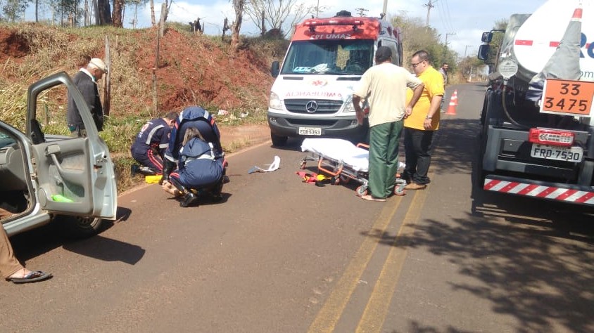 Ciclista é atingido por carro na Alcides Soares