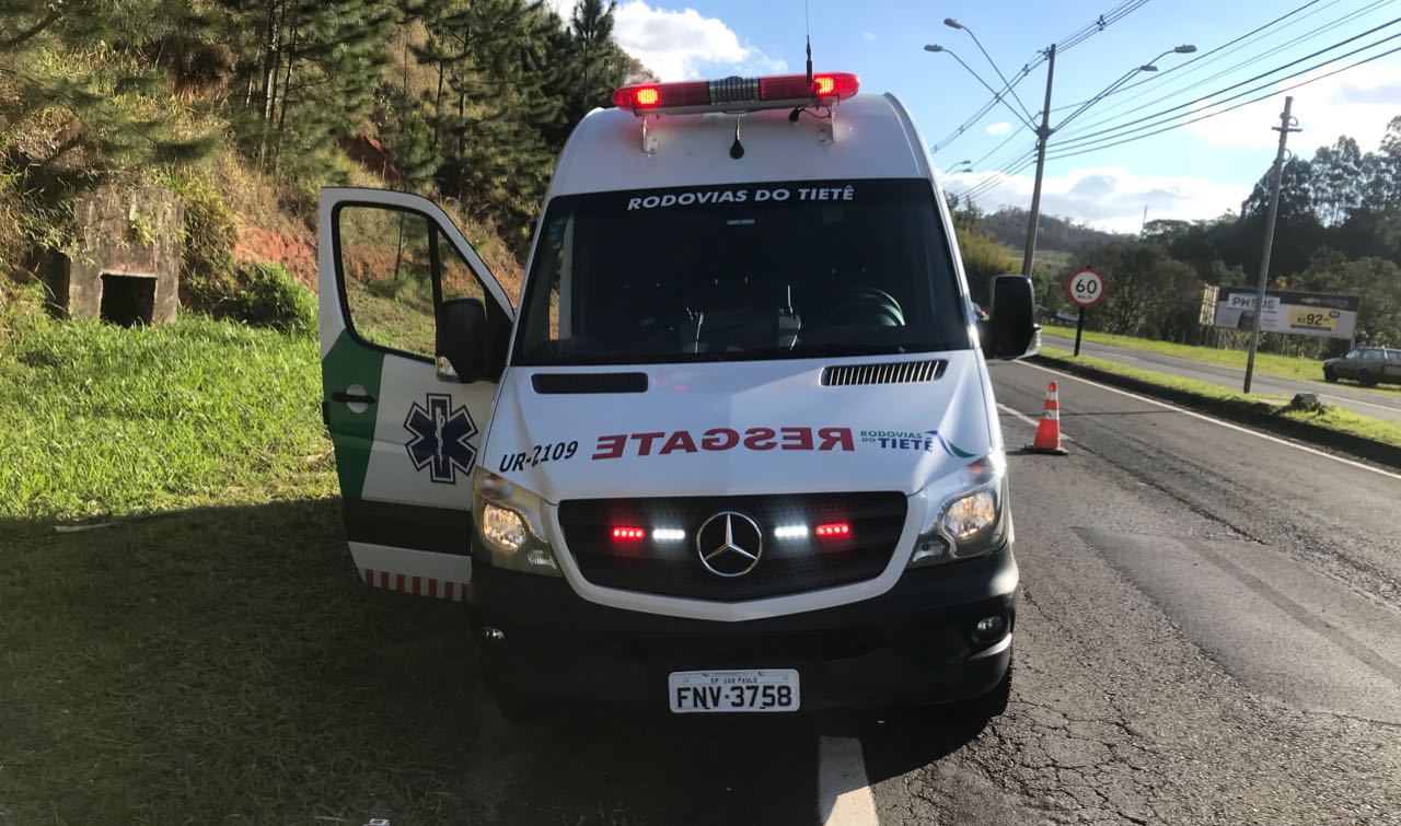 Carro sem controle atravessa a pista contrária em acidente na Domingos Sartori em Botucatu Carro sem controle atravessa a pista contrária em acidente na Domingos Sartori em Botucatu