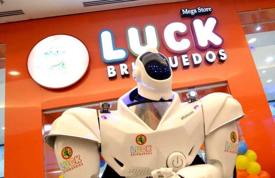 Robozão, Homem de Ferro e Hulk agitaram dois dias de inauguração da Luck Brinquedos no Shopping Botucatu Robozão, Homem de Ferro e Hulk agitaram dois dias de inauguração da Luck Brinquedos no Shopping Botucatu