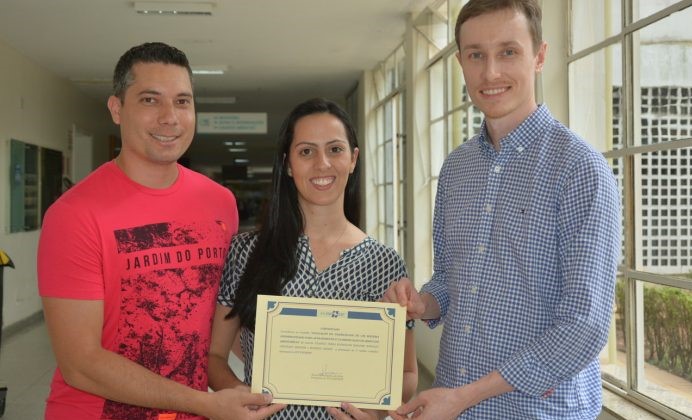 Trabalho do HC sobre acolhimento e classificação de risco em obstetrícia é premiado em encontro estadual