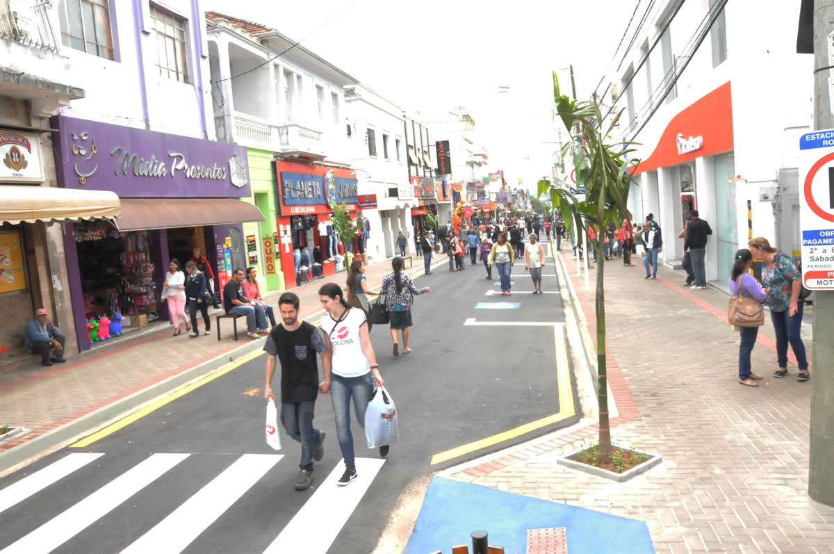 “Horário noturno” do comércio de Botucatu começa no dia 10 de dezembro