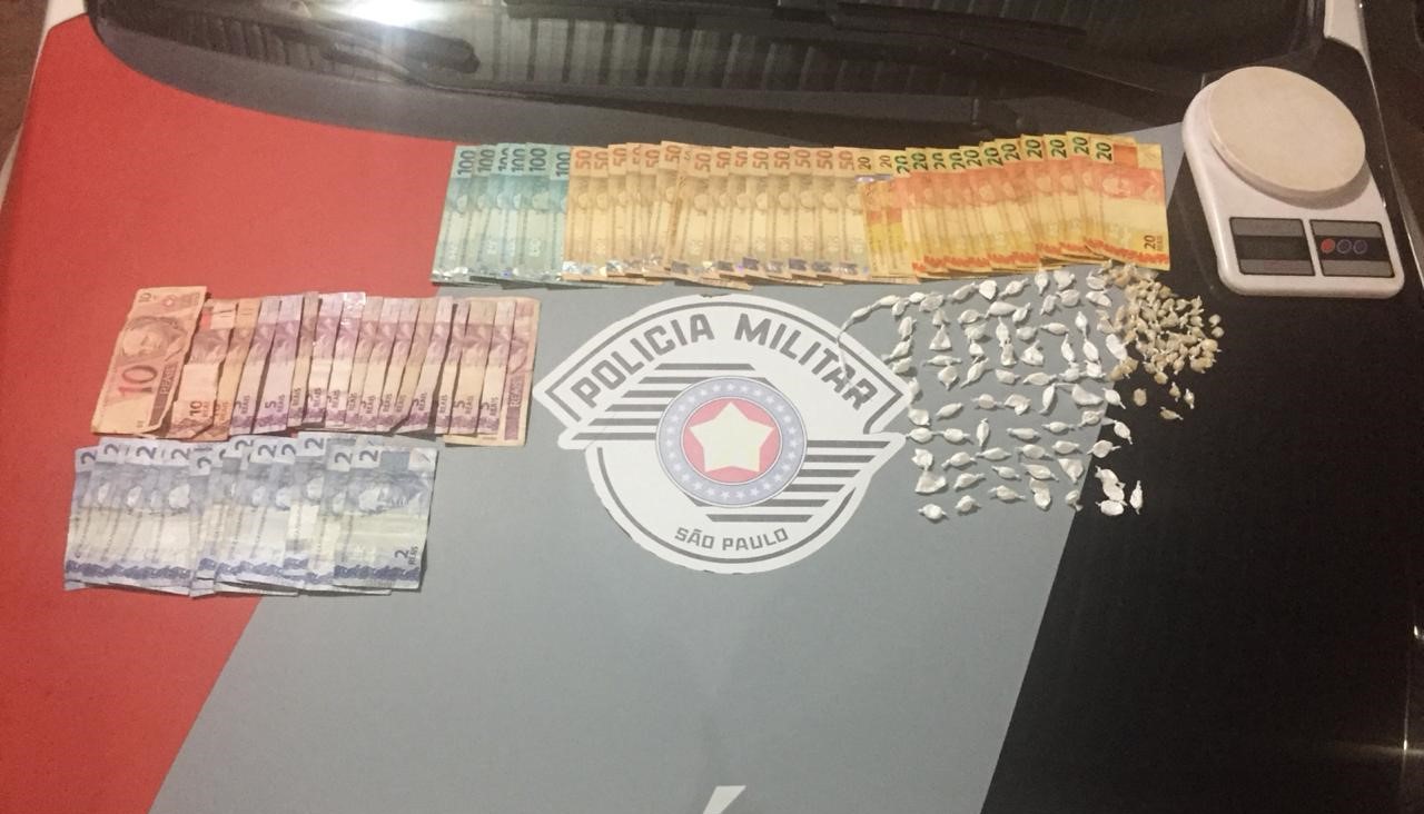 Polícia Militar prende idoso por tráfico de drogas e jogo de azar no Jardim Reflorenda
