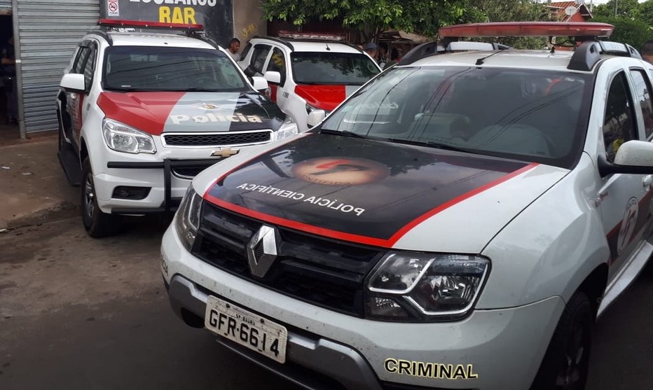 Assaltante é morto a tiros após roubar e agredir dono de mercado com facão em Bauru Assaltante é morto a tiros após roubar e agredir dono de mercado com facão em Bauru