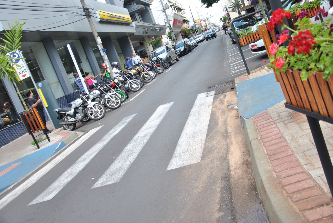 Rua Amando estará interditada no início da noite desta quarta-feira, 12