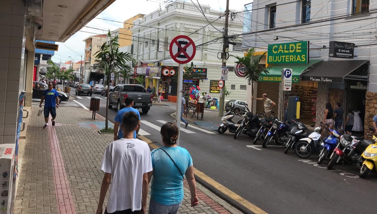 Comércio abre neste domingo até às 17 horas em Botucatu