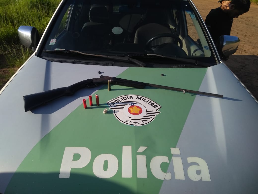 Polícia Ambiental prende homem com arma de fogo e entorpecentes na região rural de Itatinga