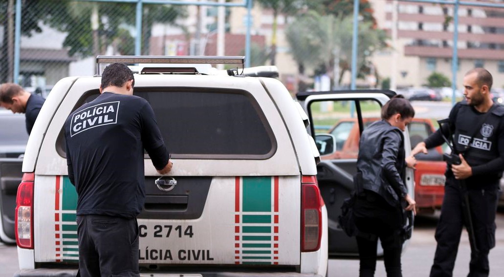 Polícia faz operação contra exploração sexual de crianças na internet em 26 estados Polícia faz operação contra exploração sexual de crianças na internet em 26 estados