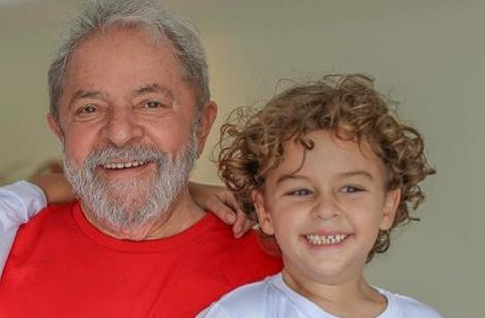 Após liberação da Justiça, Lula deverá comparecer ao velório do neto ainda nesta noite Após liberação da Justiça, Lula deverá comparecer ao velório do neto ainda nesta noite
