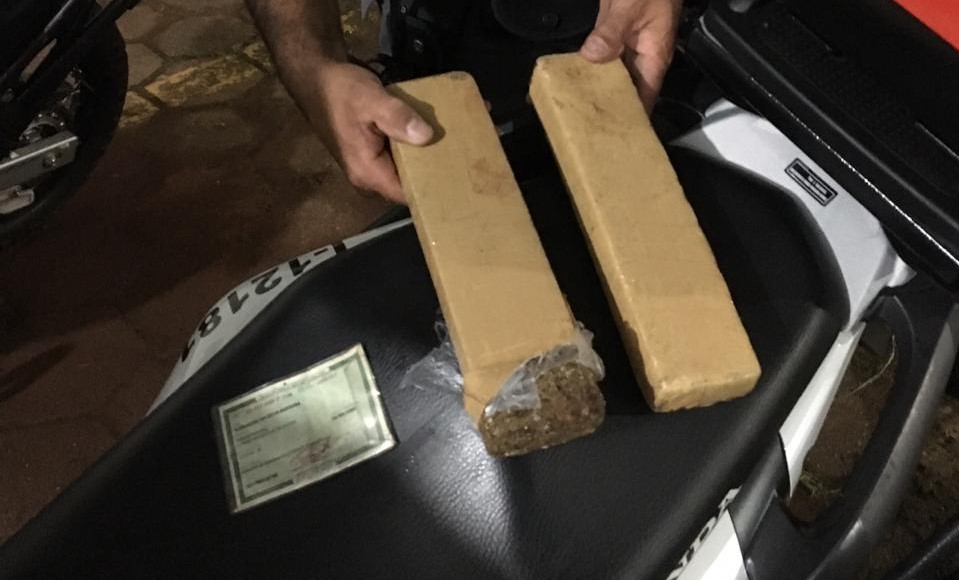 ROCAM e Canil interceptam entrega de 1 quilo de maconha na Vila São Luiz