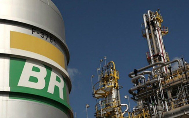 Após 18 dias, Petrobras volta a aumentar o preço da gasolina nas refinarias Após 18 dias, Petrobras volta a aumentar o preço da gasolina nas refinarias