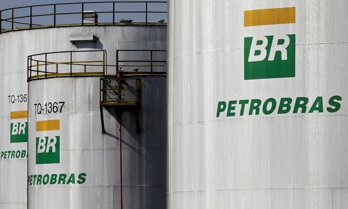 Petrobras aumenta preço da gasolina em 3,5% nas refinarias a partir de terça Petrobras aumenta preço da gasolina em 3,5% nas refinarias a partir de terça