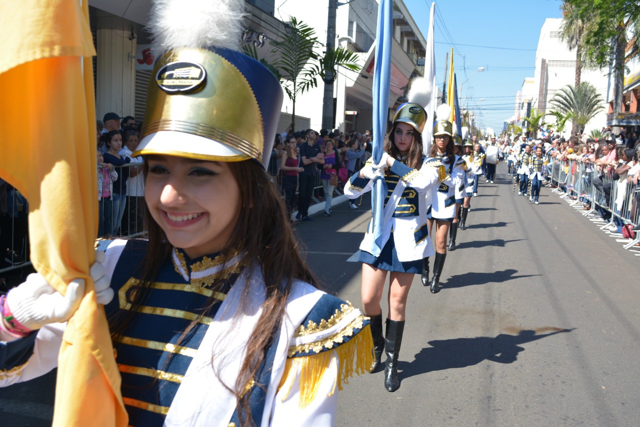 Adiado há duas semanas, Desfile Cívico com escolas e instituições da Cidade será neste domingo, 28 Adiado há duas semanas, Desfile Cívico com escolas e instituições da Cidade será neste domingo, 28
