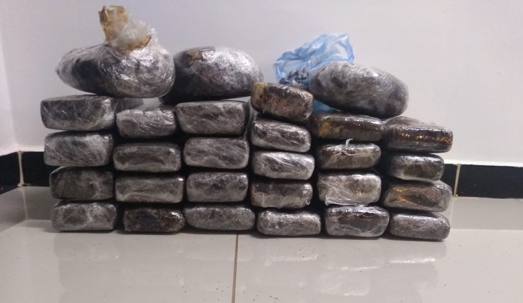 Polícia Rodoviária faz grande apreensão de drogas em ônibus na Castelo Branco