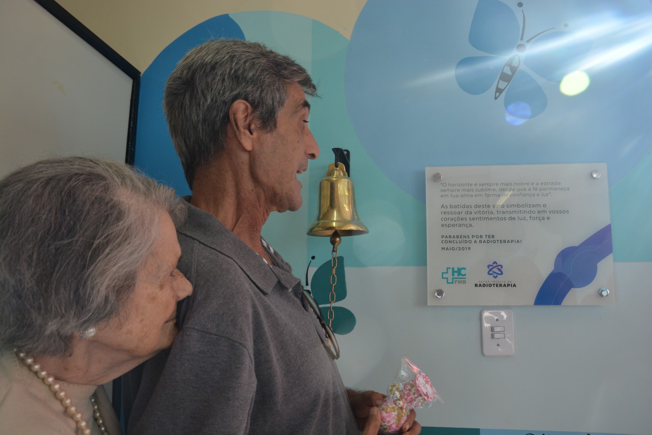 Setor de Radioterapia do Hospital das Clínicas lança sino que simboliza o término do tratamento