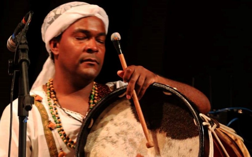 Marcelo Taynara mostra sua música no palco do Lageado