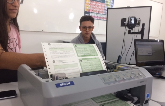 Alunos de várias escolas participam do Projeto Jovem Eleitor em Botucatu