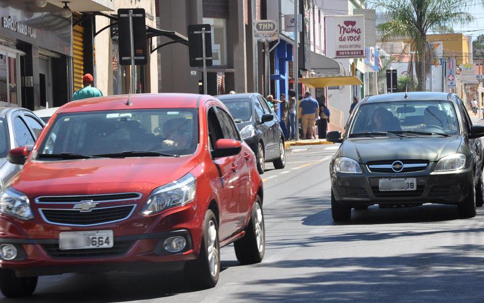 Licenciamento de carro com placa final 4 vence nesta quarta-feira, 31