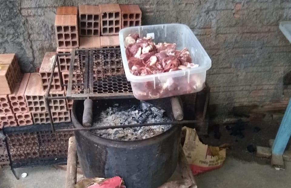 Homens furtam carneiro e são detidos quando se preparavam para assar a carne no Jardim Ciranda